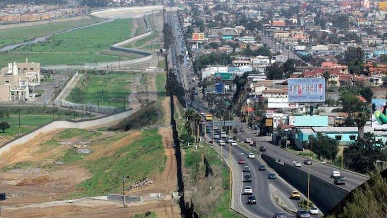 Trump firmó el decreto para levantar el muro con México