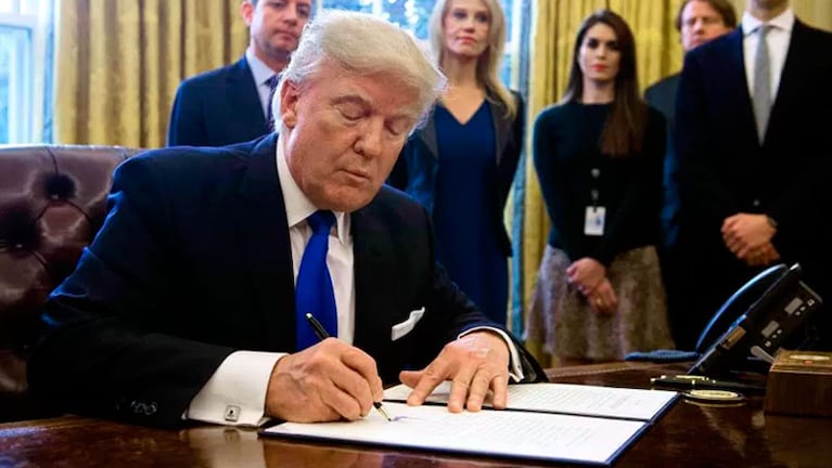 Trump firmó la orden ejecutiva para la construcción del muro.