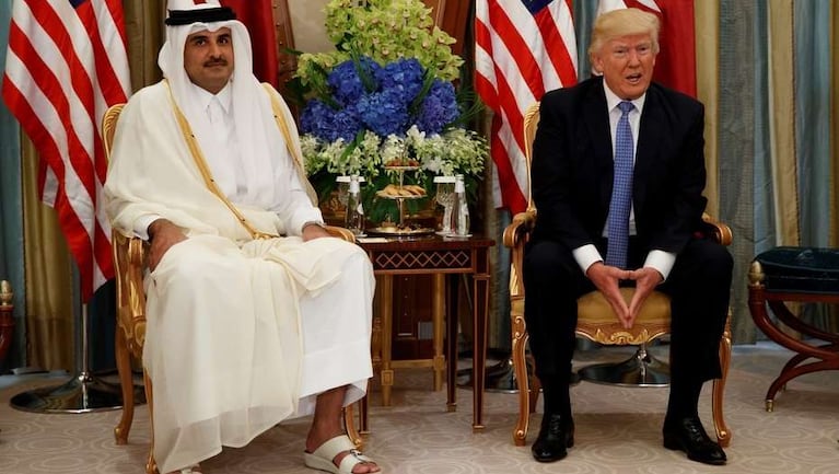 Trump junto al emir catarí, que fue aislado por otros países árabes.