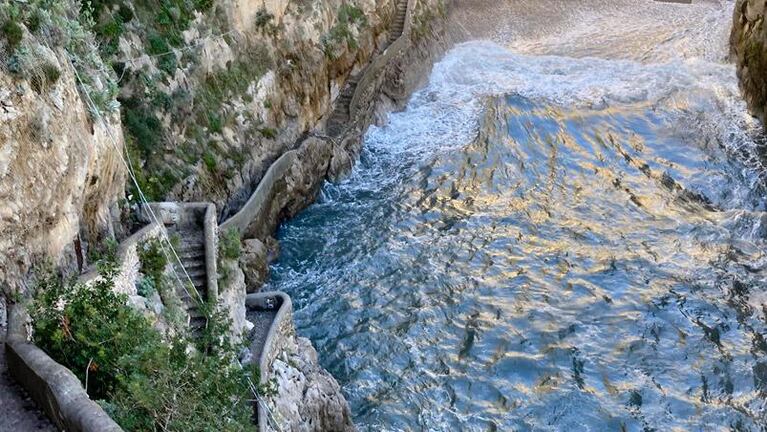 Turista cordobesa murió golpeada por una ola mientras sacaba fotos de un temporal en Italia