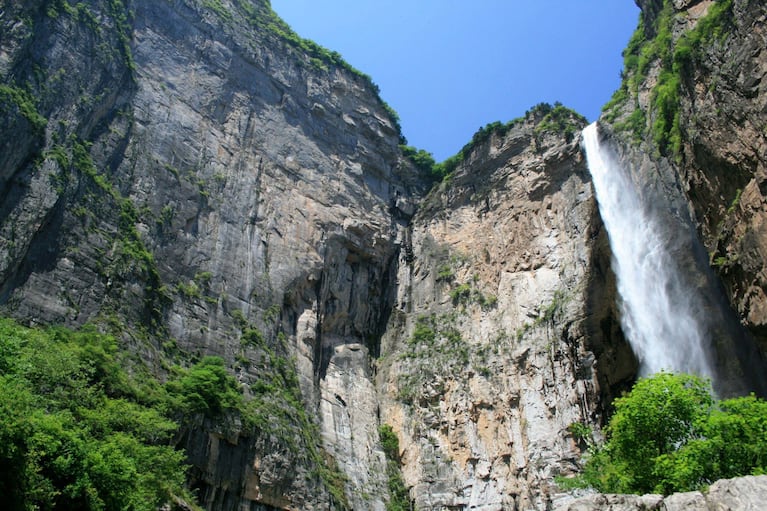 Turista destapó el fraude de la cascada más alta y visitada de China: el increíble video