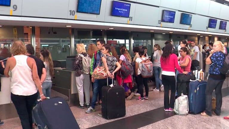 Turistas cordobeses varados en aeropuertos y el exterior.