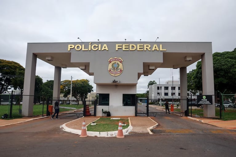 TV, aire y baño privado: así es la celda donde dejaron detenido a Bolsonaro