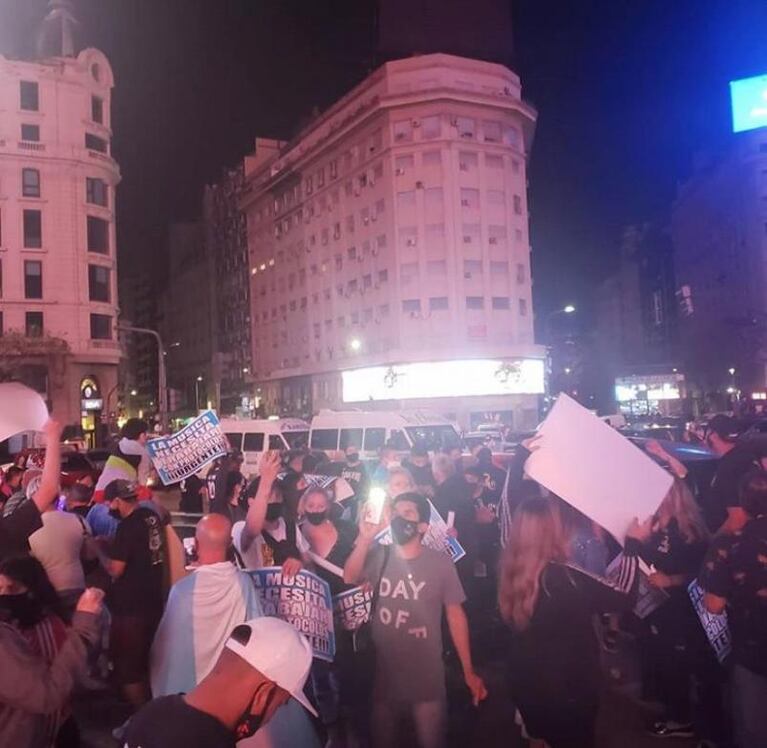 Tyago Griffo marchó por el regreso de la música