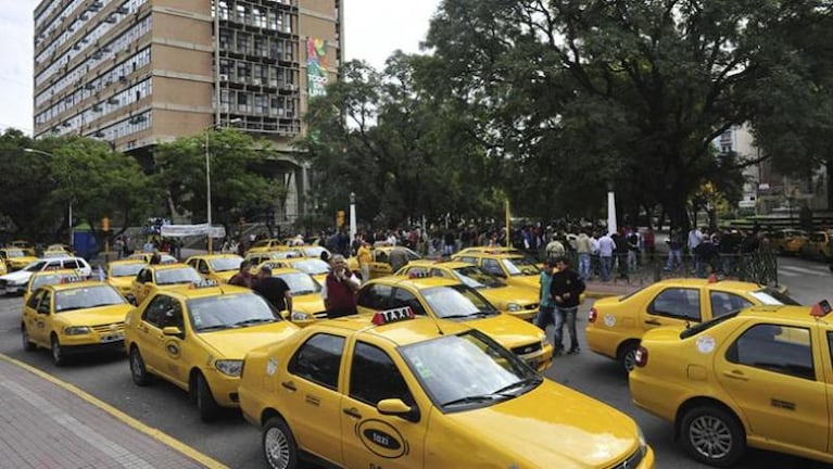 Uber anunció que comienza a funcionar hoy en Córdoba