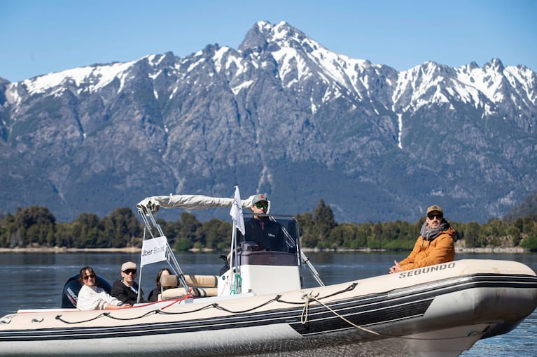 Uber Boat: el servicio de paseos en bote que se lanzó en el Nahuel Huapi y analizan traer a lagos de Córdoba