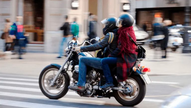 Uber comenzó a registrar conductores de motos interesados.
