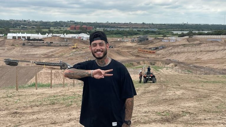 Ulises Bueno en la pista donde se realizará el Mundial de Motocross.