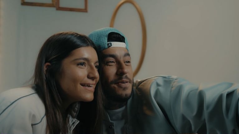 Ulises Bueno junto a Alma en el estreno de "No crezcas más".