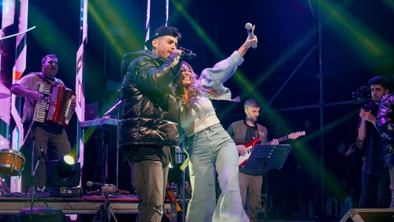 Ulises Bueno y Magui Olave juntos en el escenario.