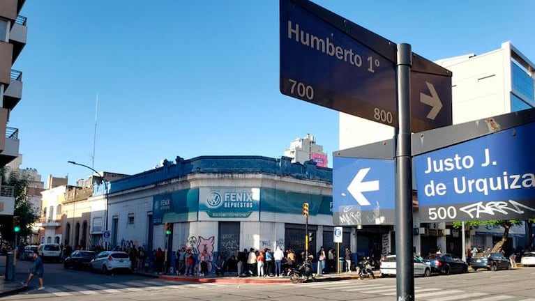 Último día para entregar la libreta AUH y la fila es interminable en Anses