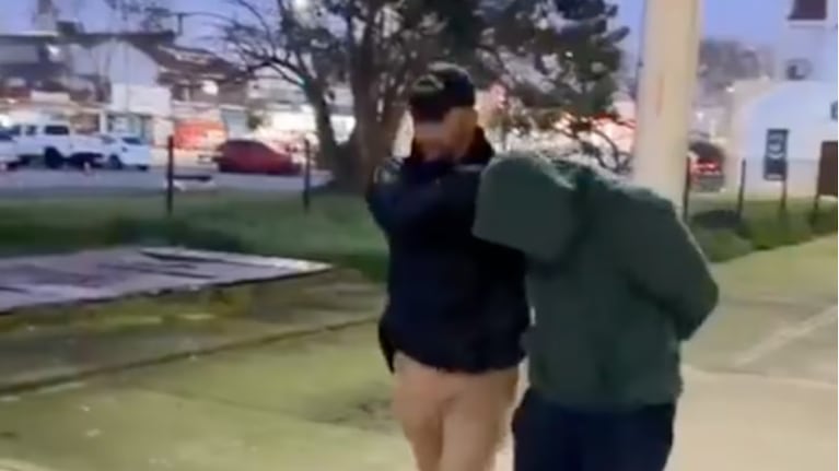 Un acusado de explotar sexualmente a mujeres y tatuar sus iniciales en los genitales de las víctimas.