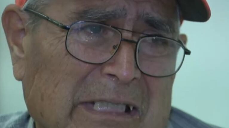Un adulto mayor no pudo ocultar su tristeza y lloró en vivo en El Show del Lagarto.