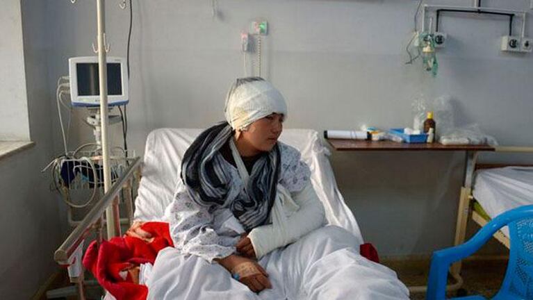 Un afgano le cortó las orejas a su mujer por mirar a otros hombres