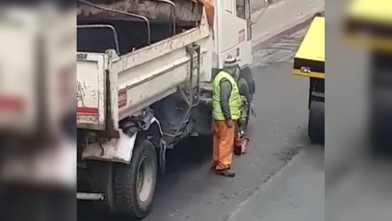 Un alto asado y una Coca en pleno barrio Alberdi. 