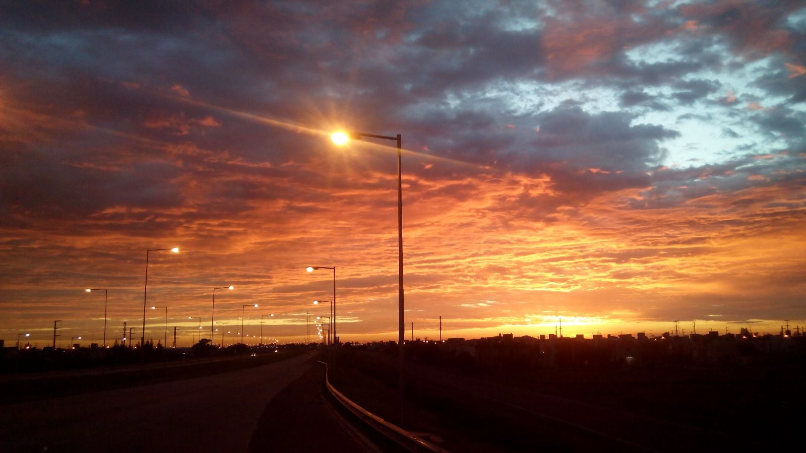 Un amanecer cordobés digno de una postal. Foto: Marcelo Carretero.