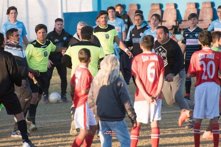 Un árbitro habría golpeado a un jugador de 15 años en Almafuerte
