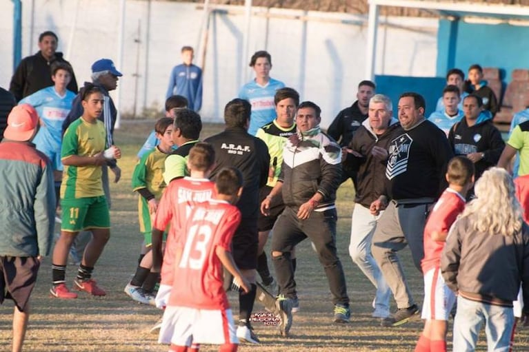 Un árbitro habría golpeado a un jugador de 15 años en Almafuerte