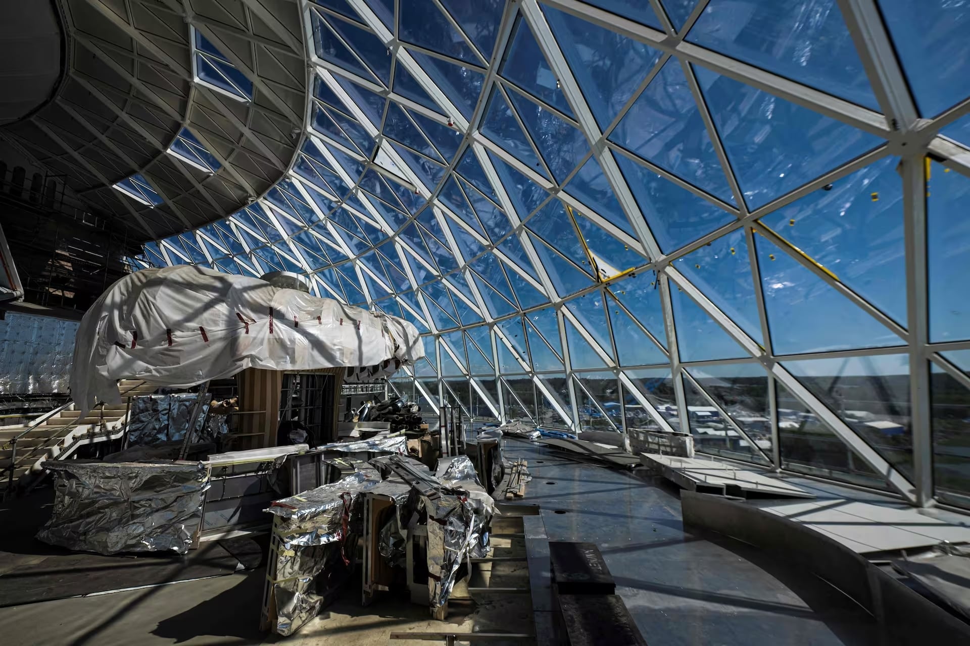 Un astillero de Finlandia está terminando de construir el monstruoso barco que zarpará en 2024. Fotos: Jonathan Nackstrand - AFP