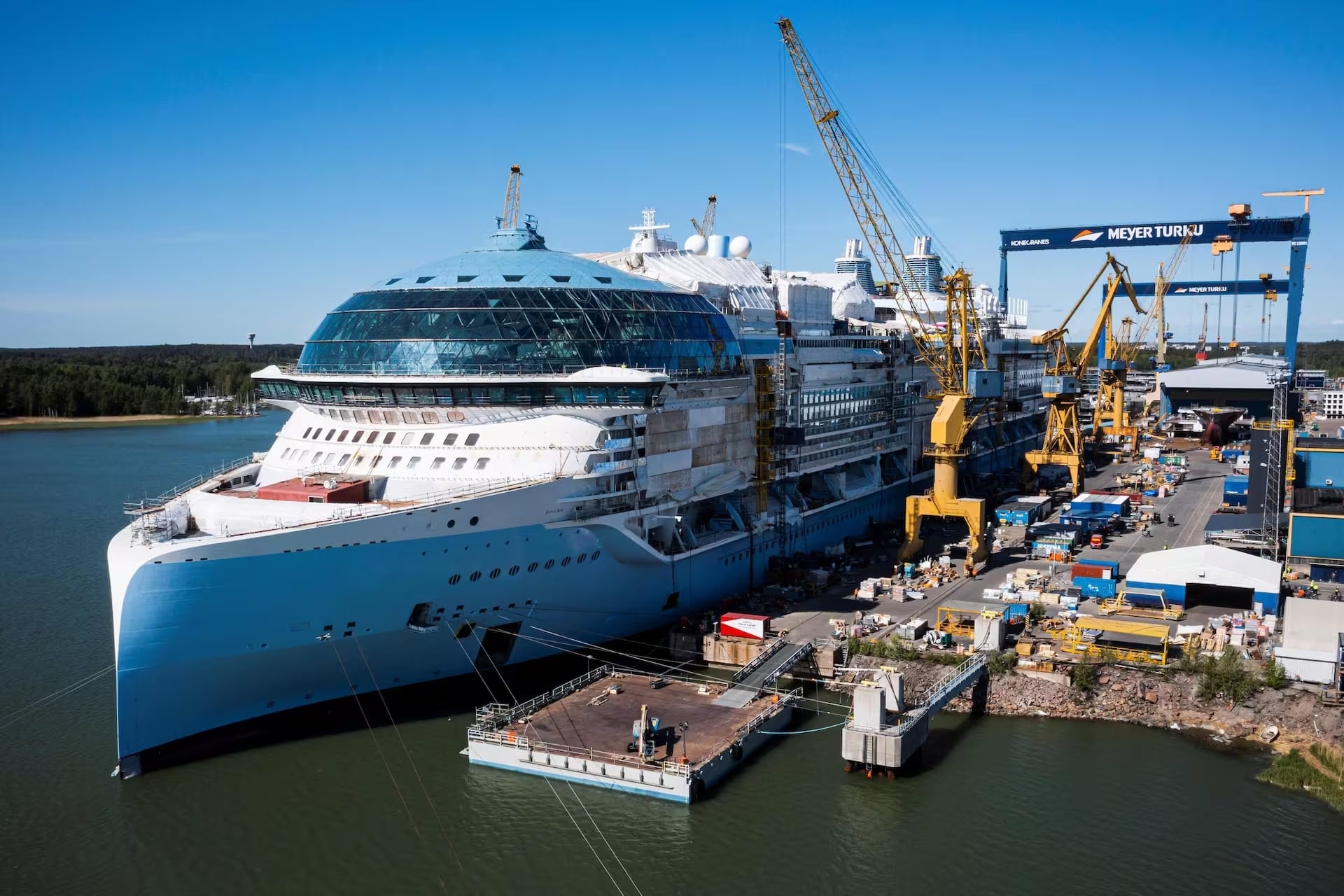 Un astillero de Finlandia está terminando de construir el monstruoso barco que zarpará en 2024. Fotos: Jonathan Nackstrand - AFP