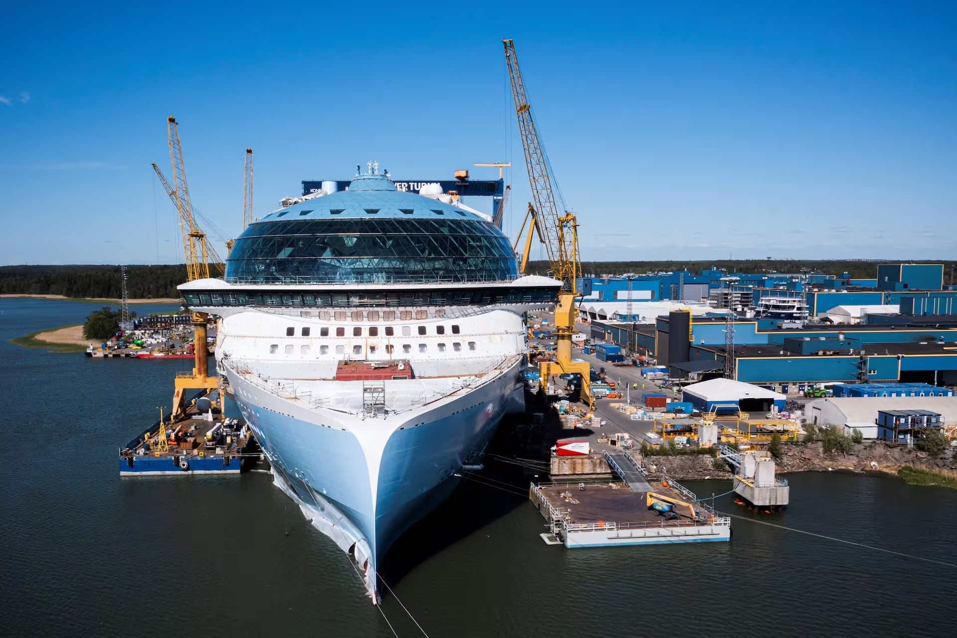 Un astillero de Finlandia está terminando de construir el monstruoso barco que zarpará en 2024. Fotos: Jonathan Nackstrand - AFP