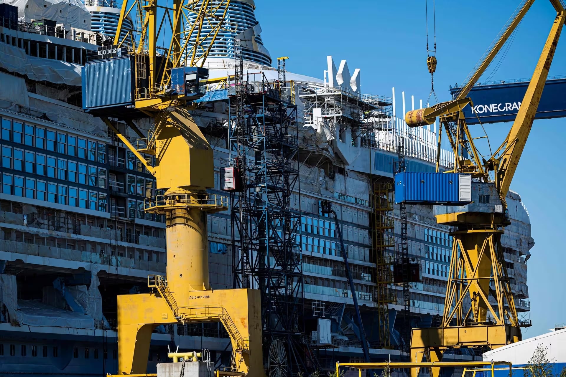 Un astillero de Finlandia está terminando de construir el monstruoso barco que zarpará en 2024. Fotos: Jonathan Nackstrand - AFP