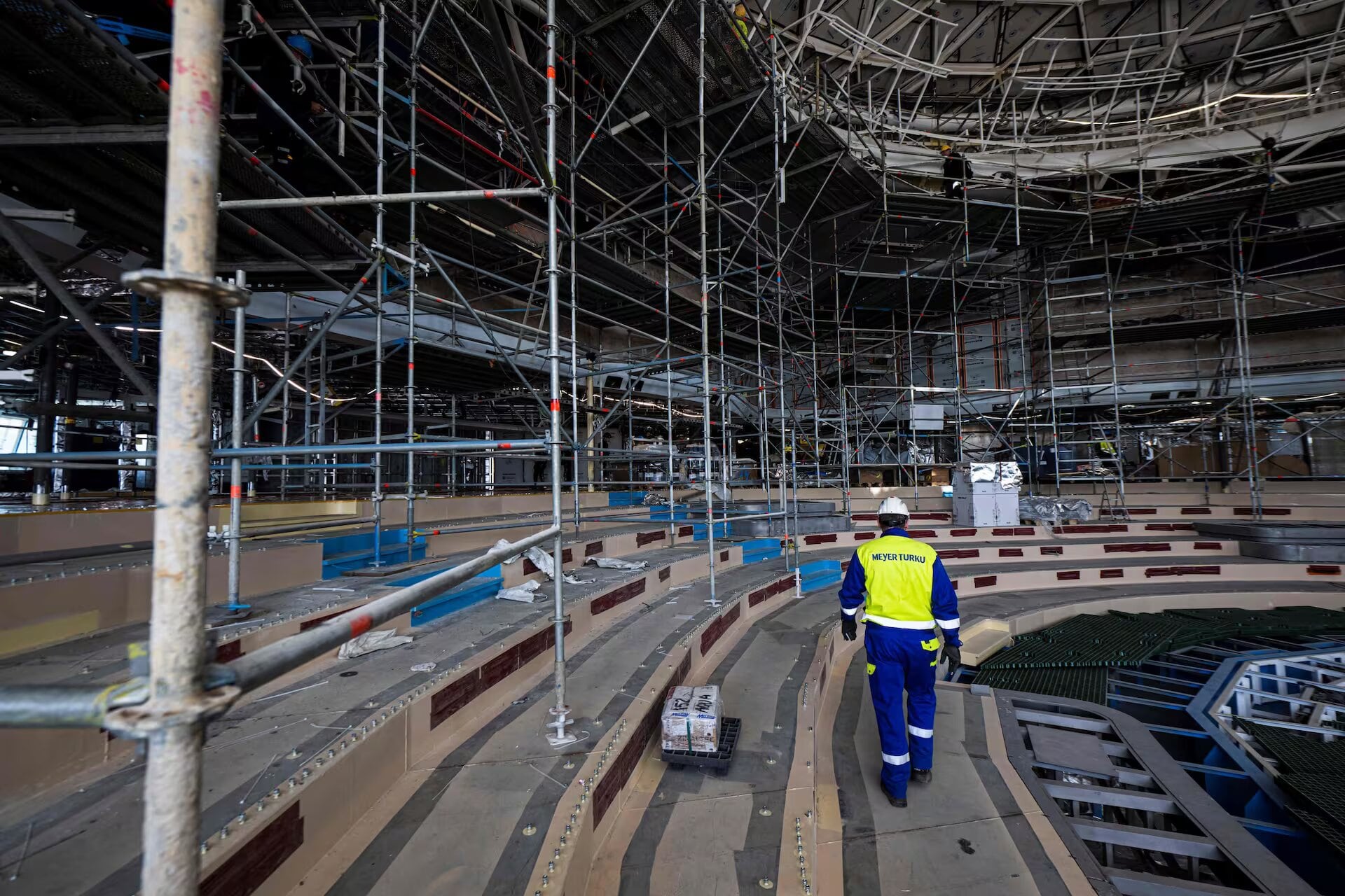 Un astillero de Finlandia está terminando de construir el monstruoso barco que zarpará en 2024. Fotos: Jonathan Nackstrand - AFP