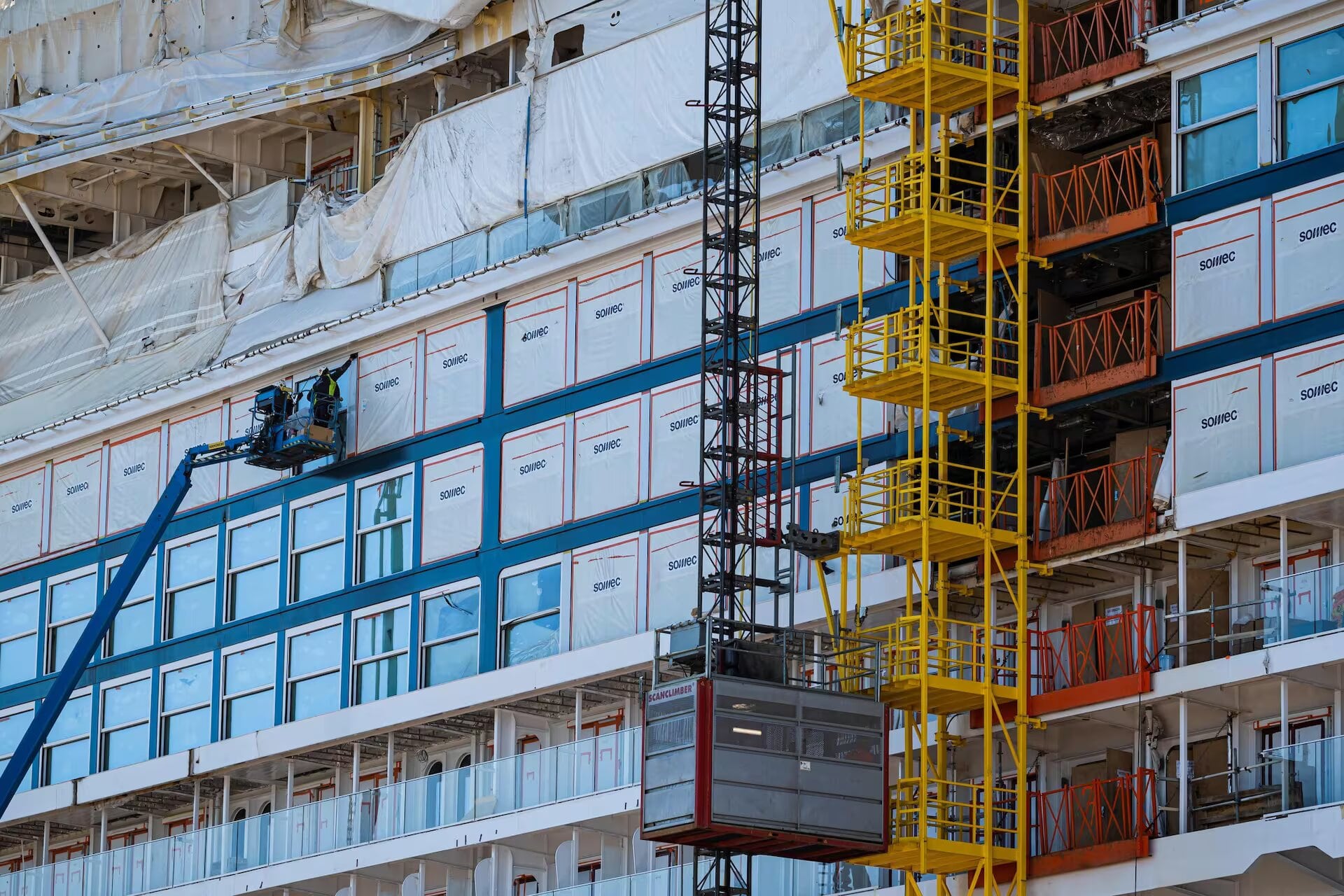 Un astillero de Finlandia está terminando de construir el monstruoso barco que zarpará en 2024. Fotos: Jonathan Nackstrand - AFP