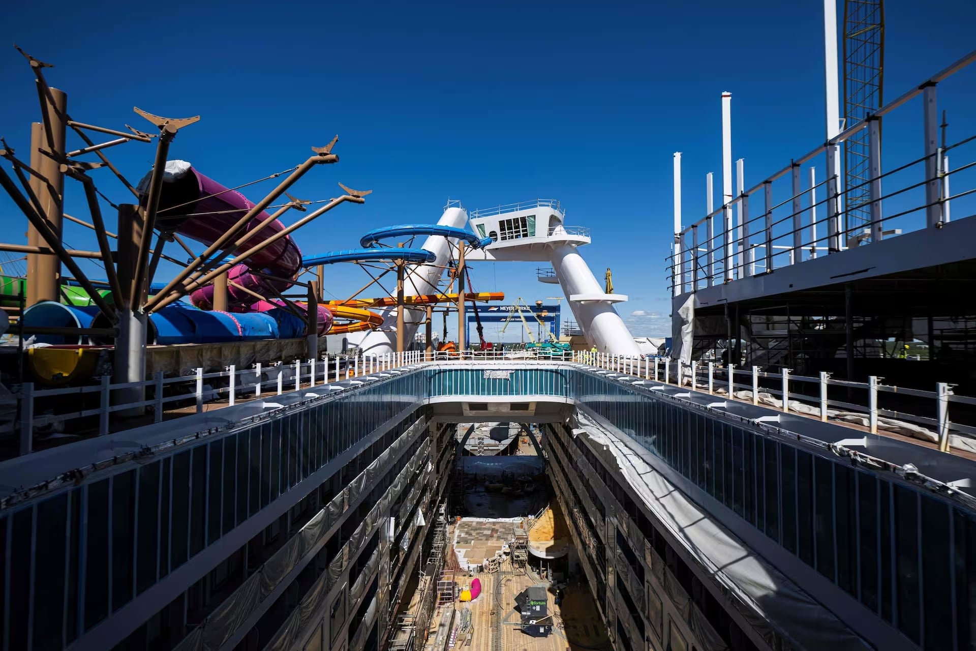 Un astillero de Finlandia está terminando de construir el monstruoso barco que zarpará en 2024. Fotos: Jonathan Nackstrand - AFP