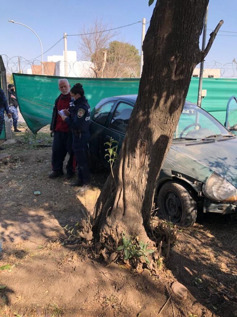 Un auto chocó a metros de la casa del gobernador Juan Schiaretti: el video