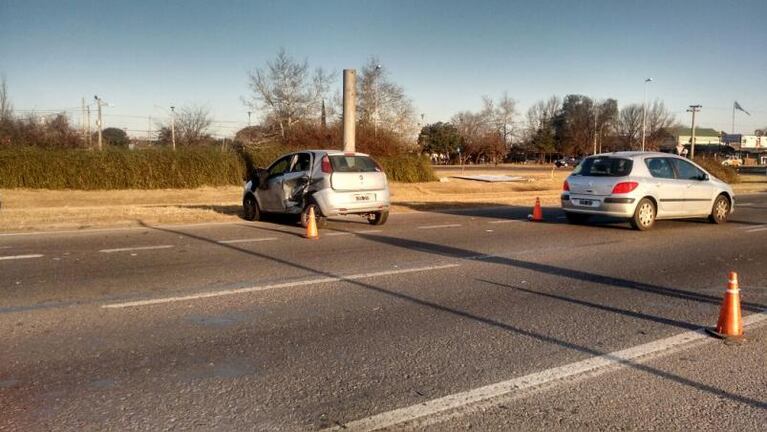 Un auto se dio vuelta en la zona del Tropezón