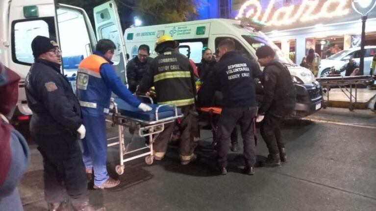 Un auto se incrustó en un teatro donde actuaba Soledad Silveyra y hay heridos: el llanto de la actriz