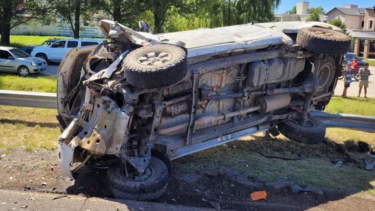 Un auto y una camioneta chocaron de frente en Río Cuarto: dos jóvenes graves