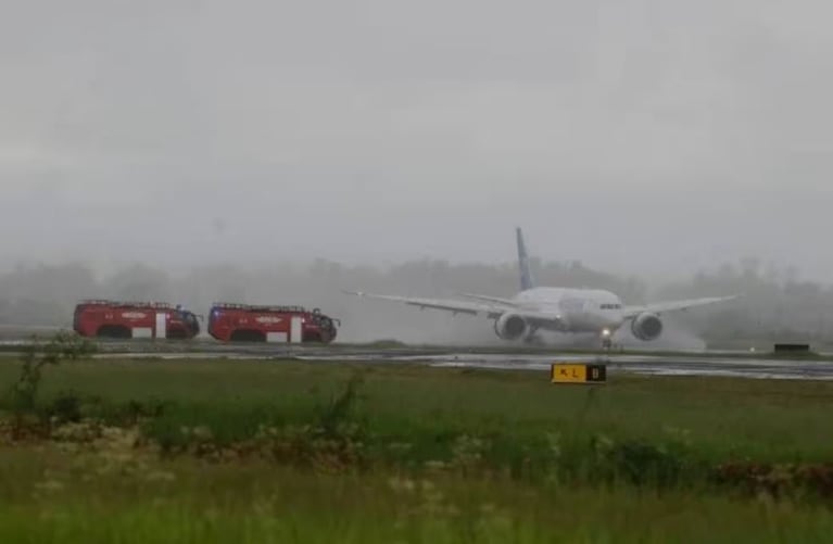 Un avión que partió de Córdoba tuvo que aterrizar de emergencia.