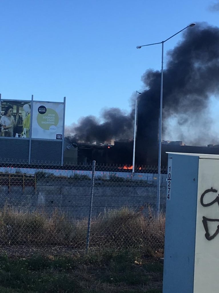 Un avión se estrelló contra un shopping en Melbourne