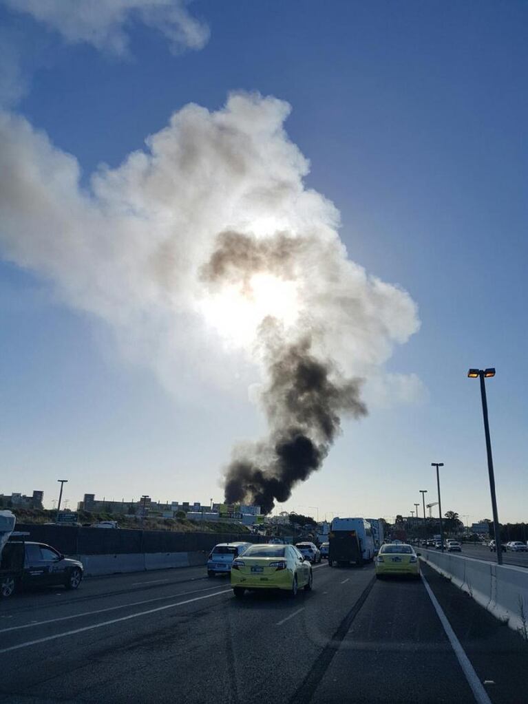 Un avión se estrelló contra un shopping en Melbourne