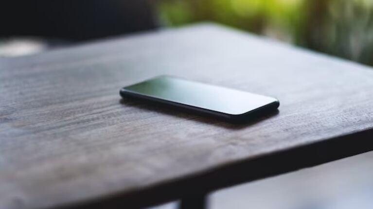 Un bar creó el método antirrobo de celulares.