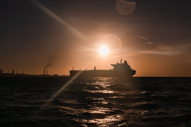 Un buque petrolero anclado cerca de la refinería Cardón en Punto Fijo, Venezuela, en 2021 Adriana Loureiro Fernandez para The New York Times