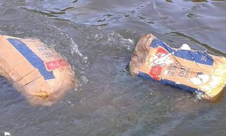 Un camión sin frenos cayó al río Santa Rosa