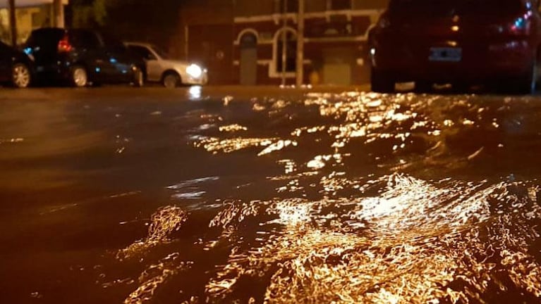 Un caño roto inundó barrio Cofico y Alta Córdoba