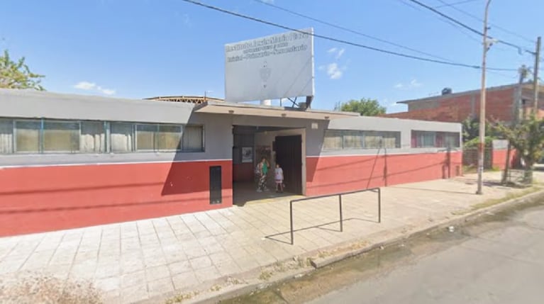 Un chico de 15 años llevó un arma a la escuela y se disparó dentro de su mochila: qué dijo la madre