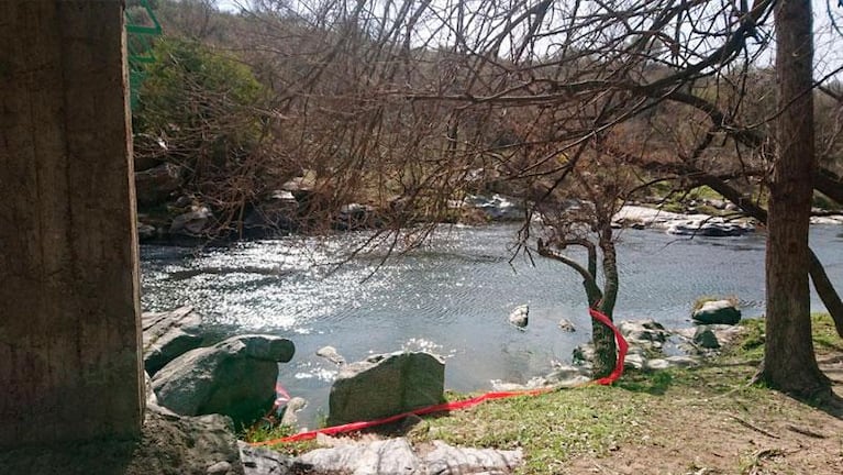 Un chico de 16 años murió al caer al río Suquía en La Calera