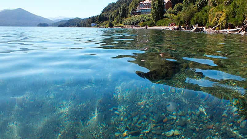 Un chico se tiró al lago Nahuel Huapi y murió de hipotermia