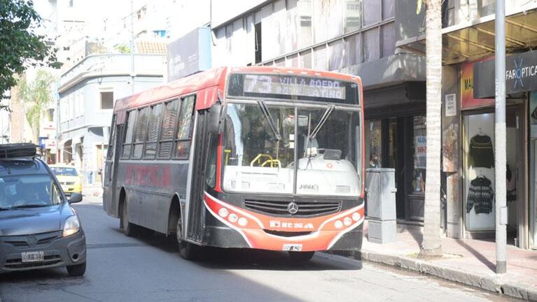 Un chofer de ERSA denunció que una pareja se negó a pagar y lo agredió con una trincheta