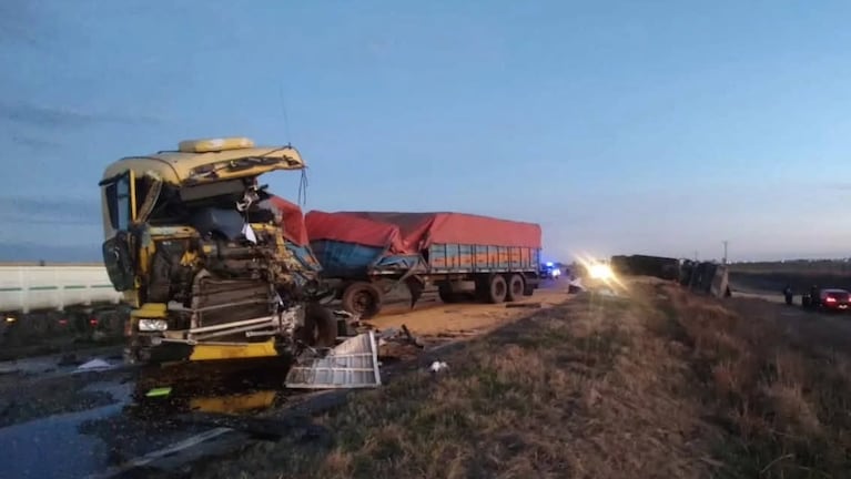 Un chofer murió tras un choque frontal de dos camiones en una ruta del sur de Córdoba