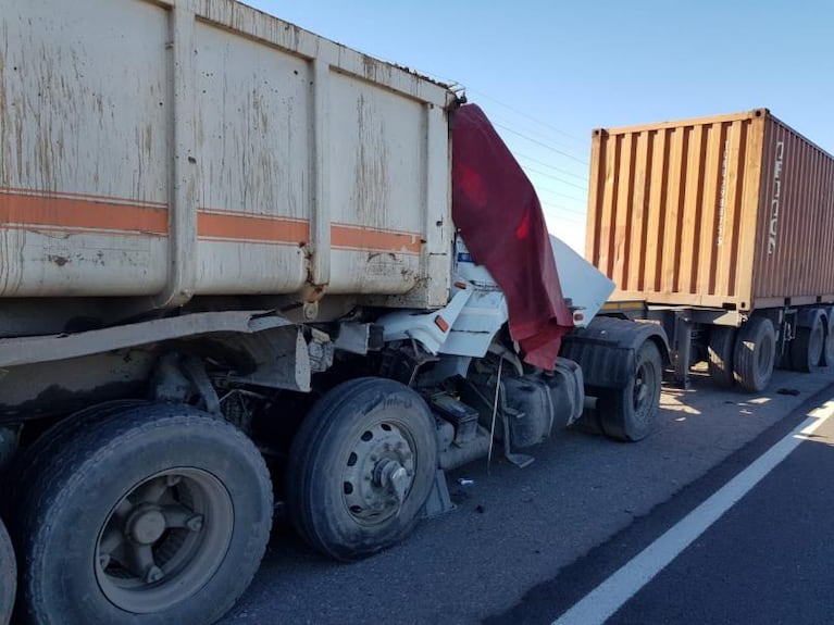 Un choque entre camiones dejó un muerto en la autopista Córdoba-Rosario   