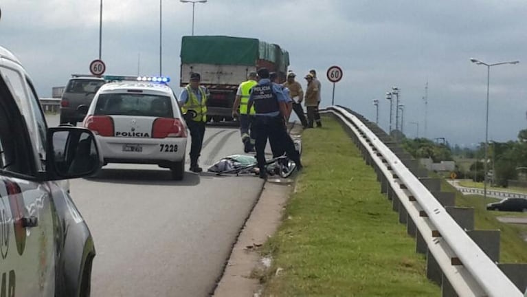 Un ciclista murió tras ser pisado por un camión en la ruta E-53
