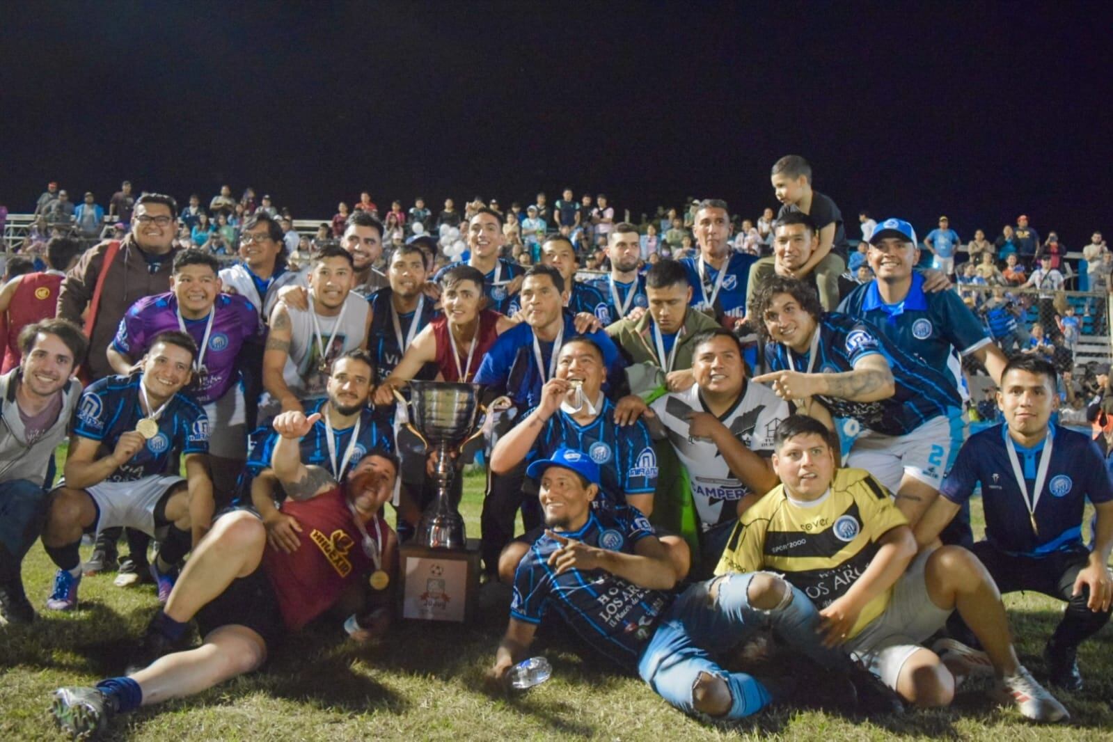 Un club unido por dos pasiones: el fútbol y el cuarteto.