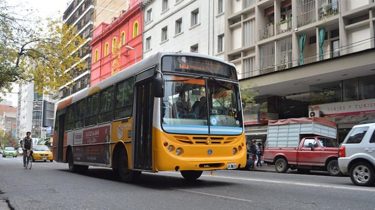 Un colectivero agredió a un taxista y quedó detenido. Foto: Archivo El Doce.