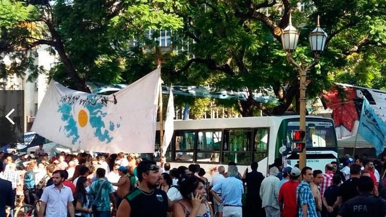 Un colectivo chocó a militantes de la agrupación de Milagro Sala